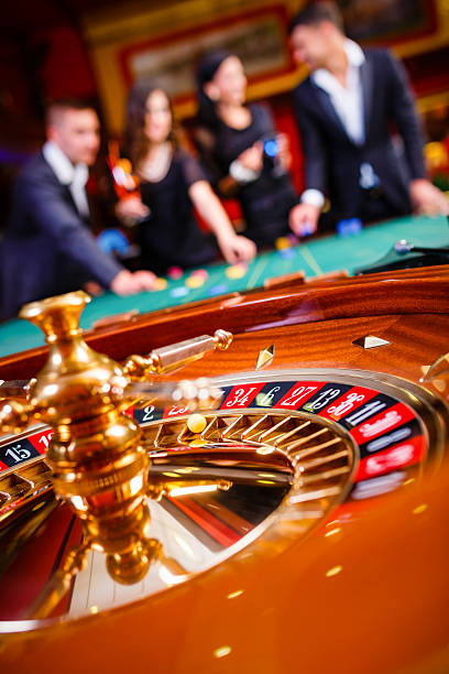 mito999 platform showing live dealer table and mobile app interface